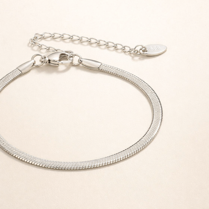 Elegant silverarmband med ormmotiv