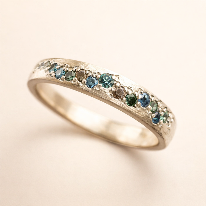 Elegant guldring med förfinade detaljer