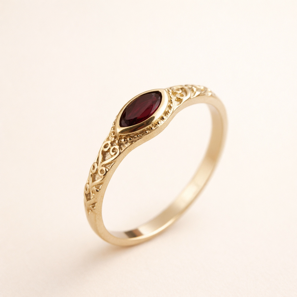 Elegant guldring med en röd zirkonia