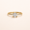 Elegant ring med kristaller i guld och silver