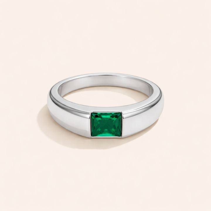 Mjuk silverring med smaragddetalj