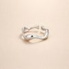 Elegant silverring med våg och förfinade linjer