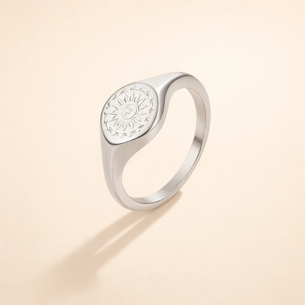 Silverring med solstrålemotiv