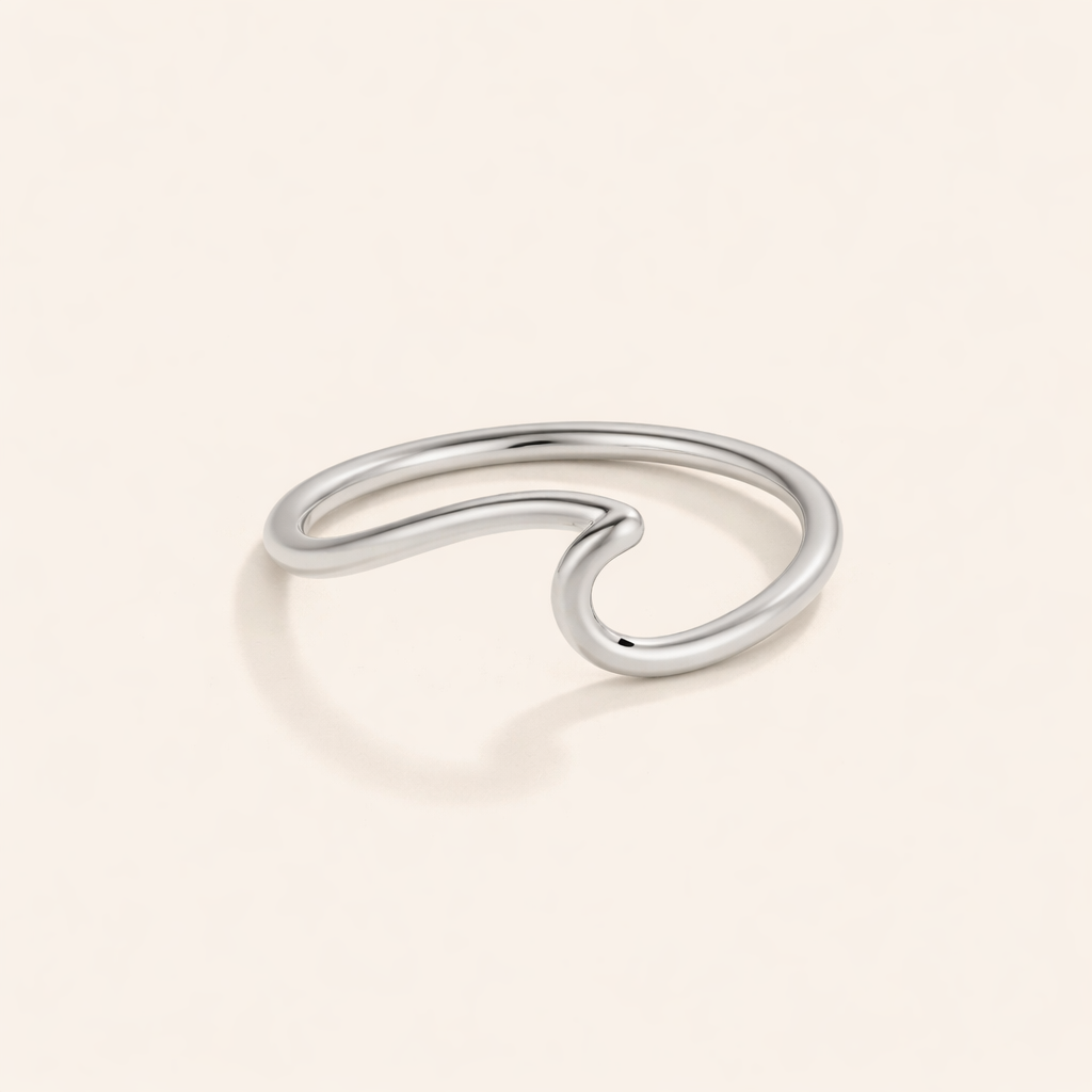 Silverring med våg och förfinade detaljer