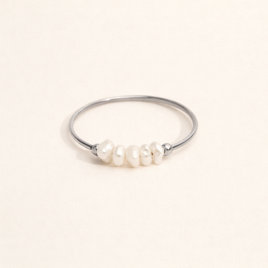 Elegant silverring med klassisk sötvattenspärla