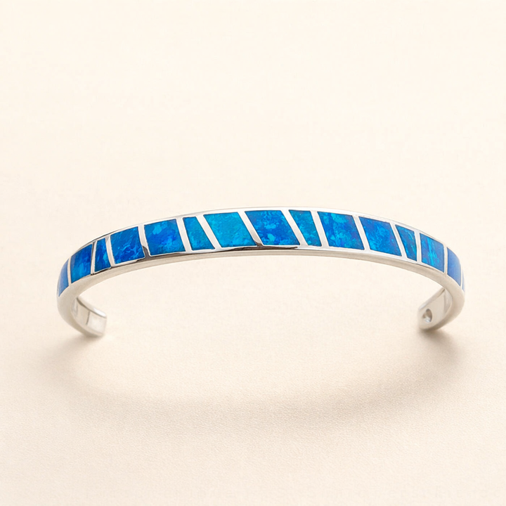 Silverarmband med blå opal och förfinade detaljer