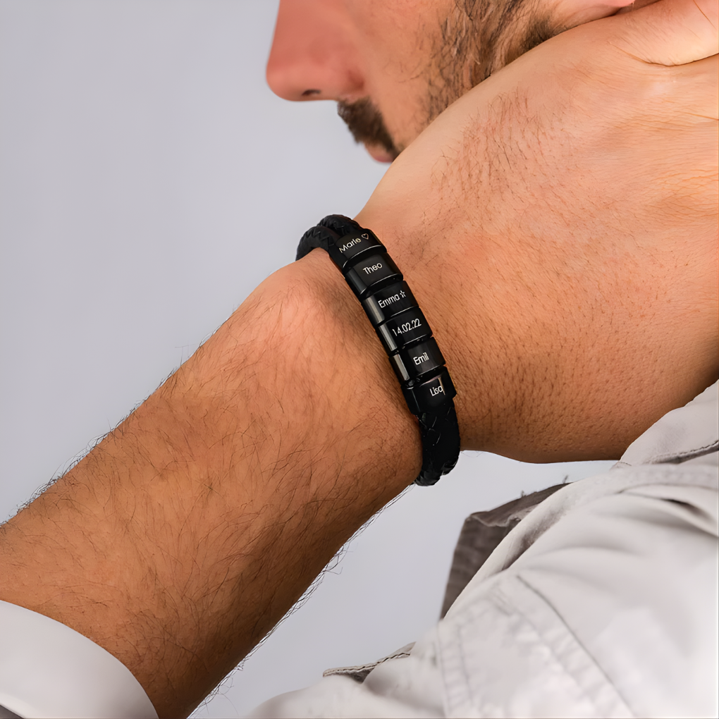 Herrars svart armband med graverade pärlor
