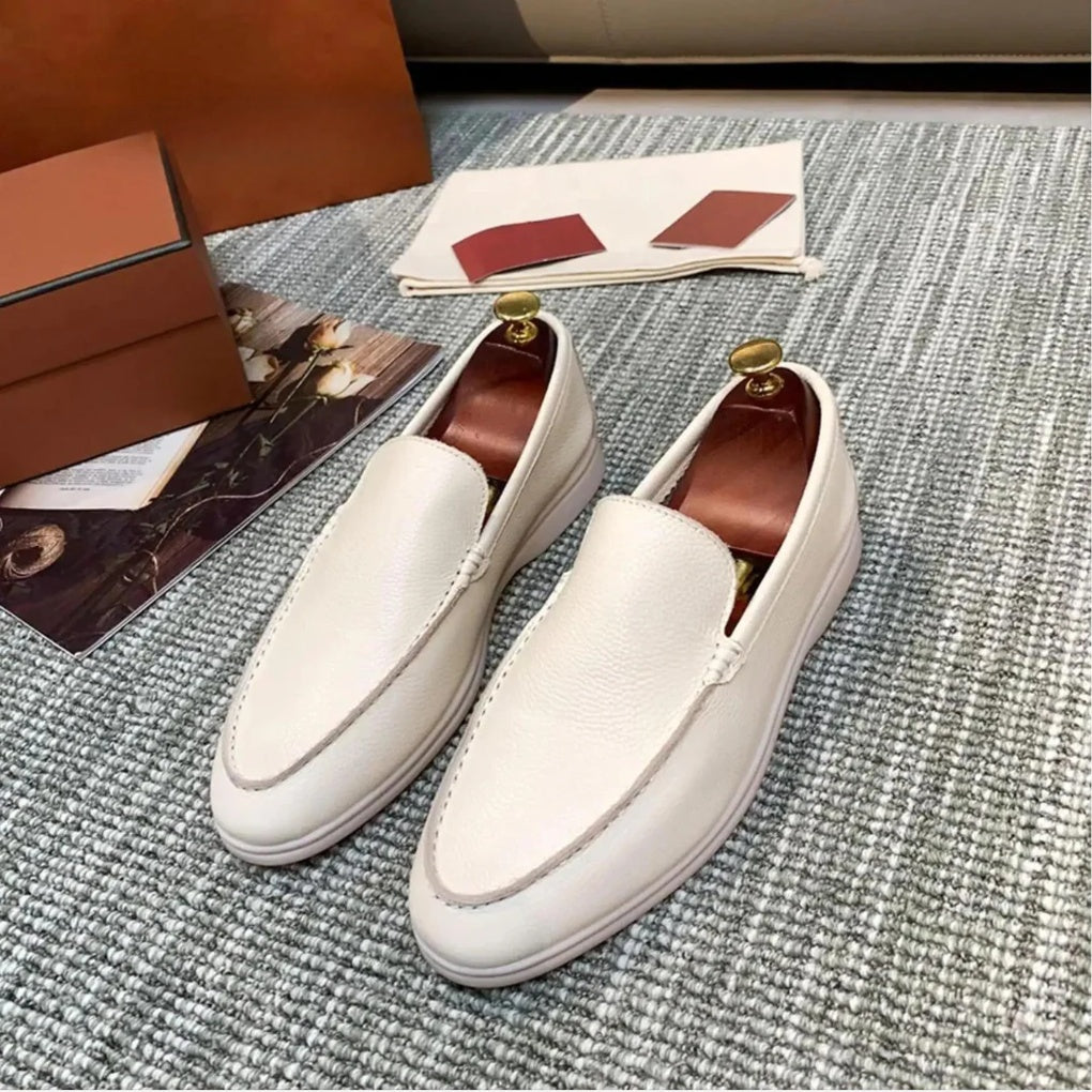 Loaferit naisille ja miehille – Tyylikäs monikäyttötyyli