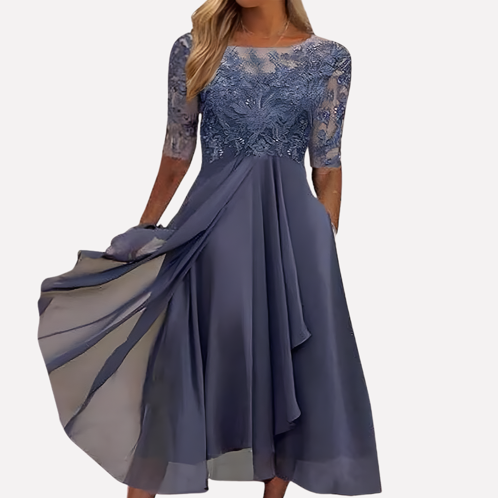 Chiffongkjole for damer med blomstrete blonder