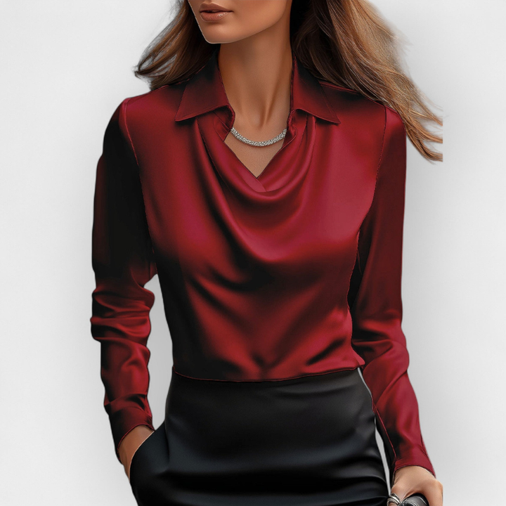 Elegant satinblus med vattenfallskrage