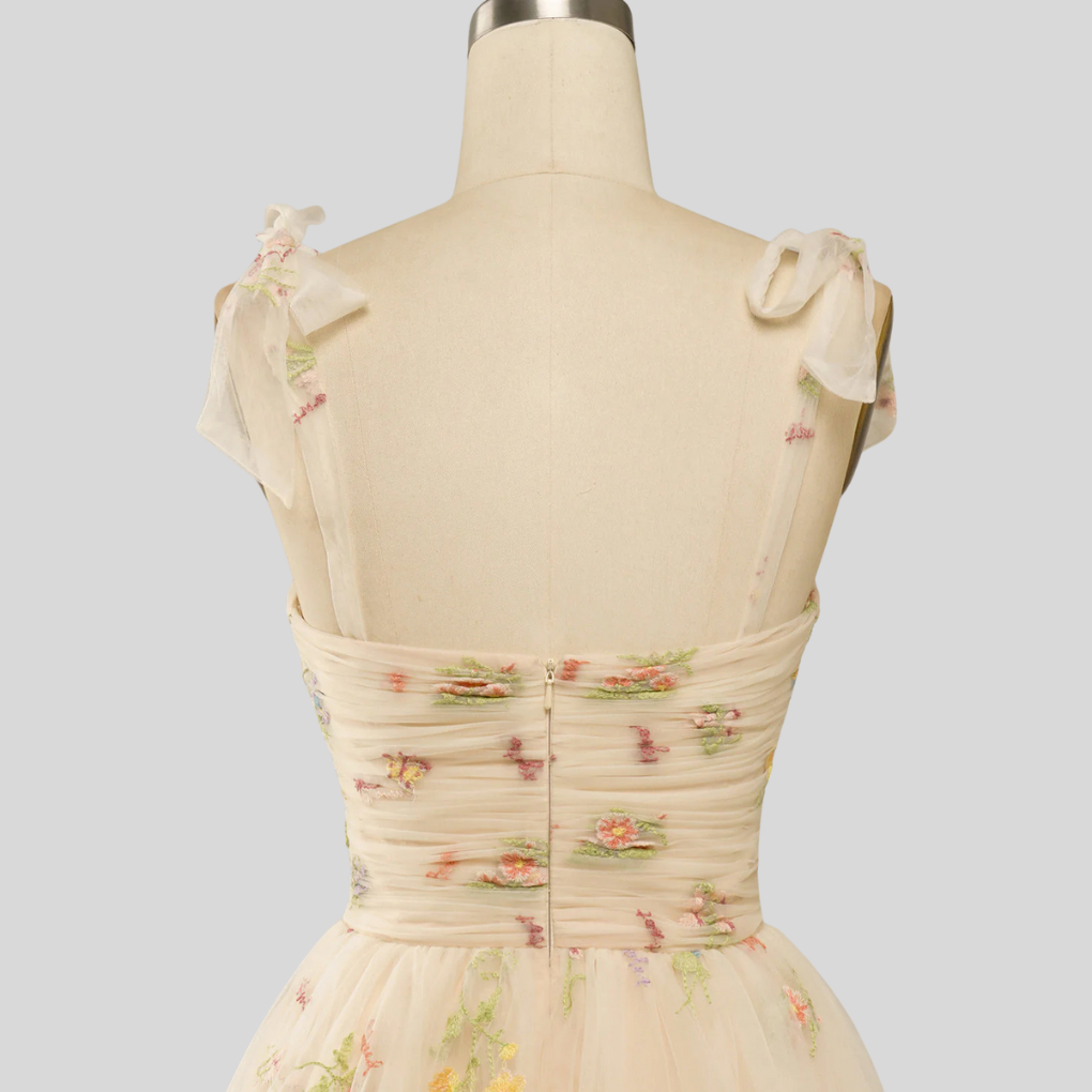 Elegant broderet tyl balkjole