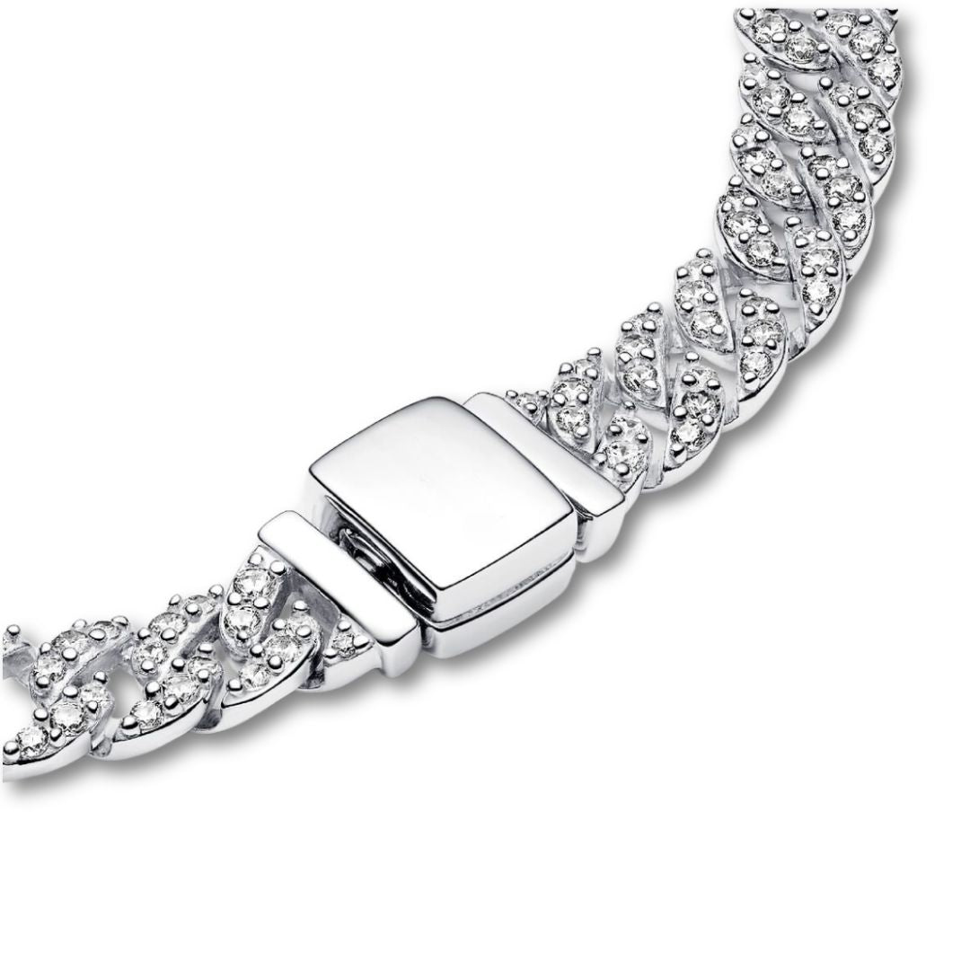 Elegant guldarmband med moissanitdetaljer