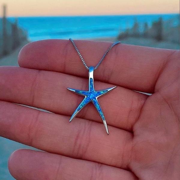 Silverhalsband med blå opal och sjöstjärnedetalj