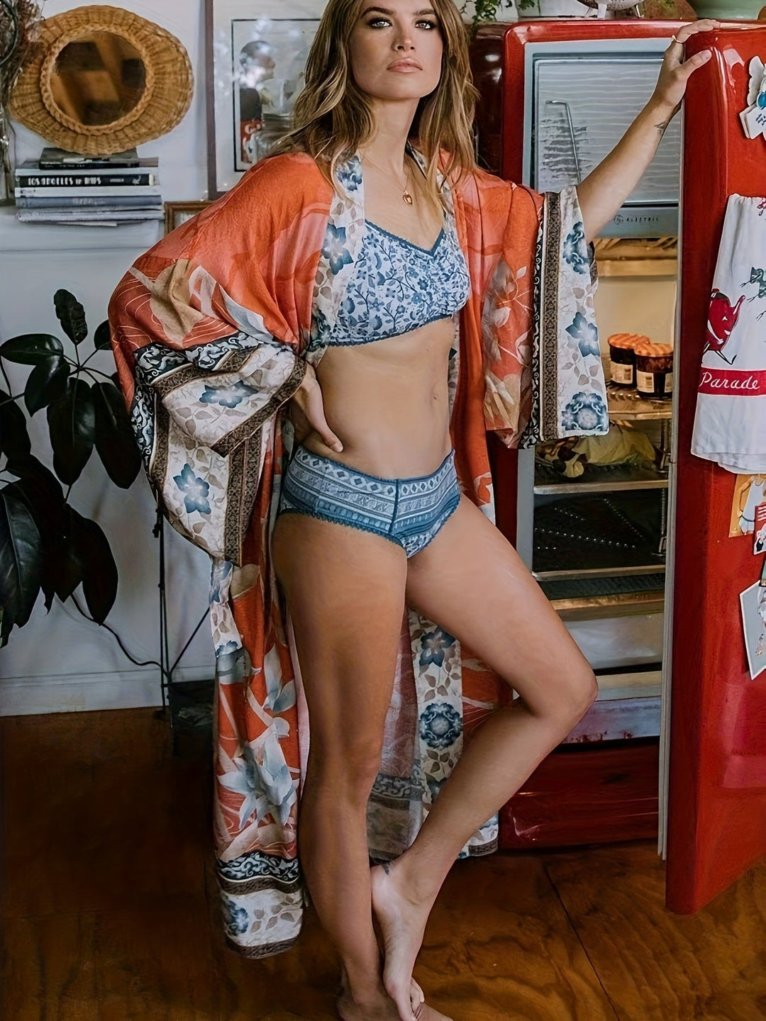 Kimono med rött blommönster - Isabella