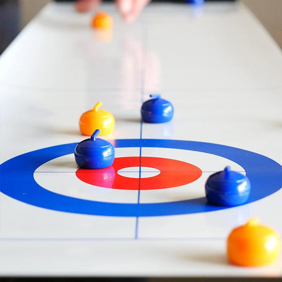 Miniatyrcurling för hemmet med halksäkra stenar och magnetiska klubbor