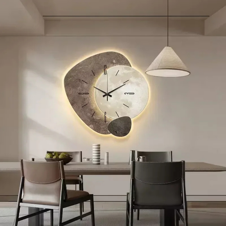 LunaWood väggklocka – Naturlig elegans med mjukt LED-ljus
