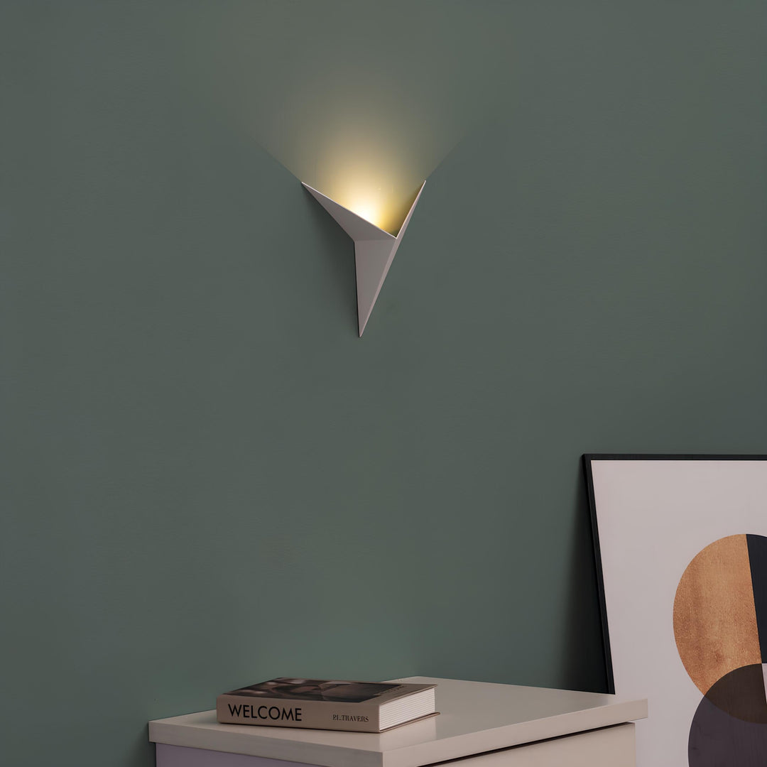 Modern triangulär vägglampa - TrigoLux