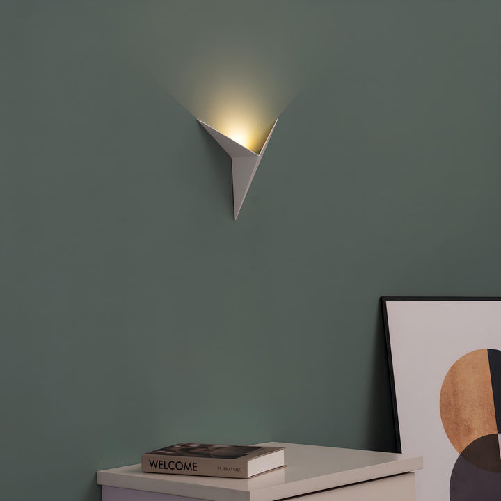 Modern triangulär vägglampa - TrigoLux