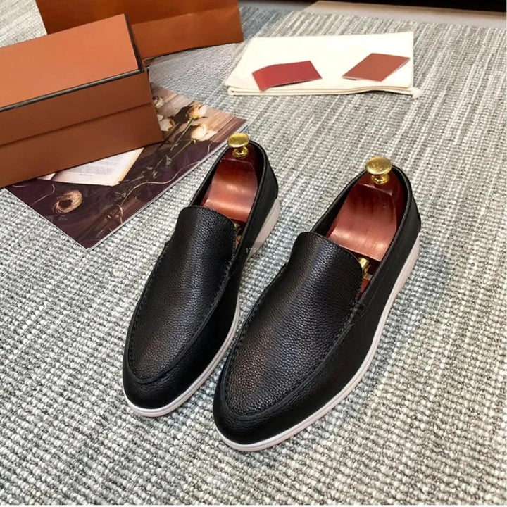 Loaferit naisille ja miehille – Tyylikäs monikäyttötyyli