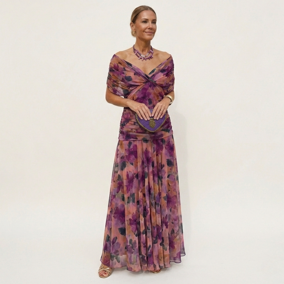 Lång, elegant, böljande damklänning – V-ringning, förfinad design