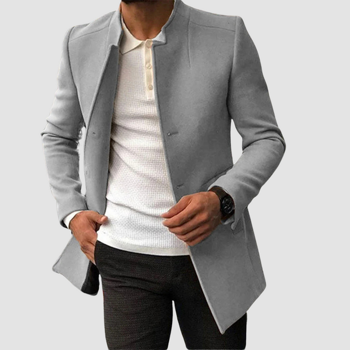 Klassinen pitkä miesten takki Ajaton eleganssi jokaiseen vuodenaikaan