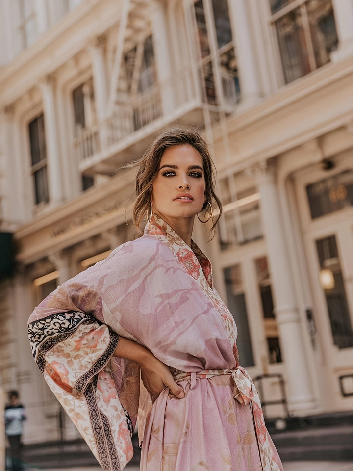 Kimono med rött blommönster - Isabella
