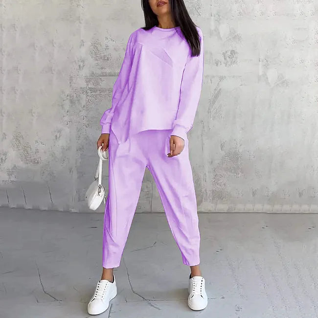 Tvådelat set: ledig långärmad sweatshirt och mjukisbyxor
