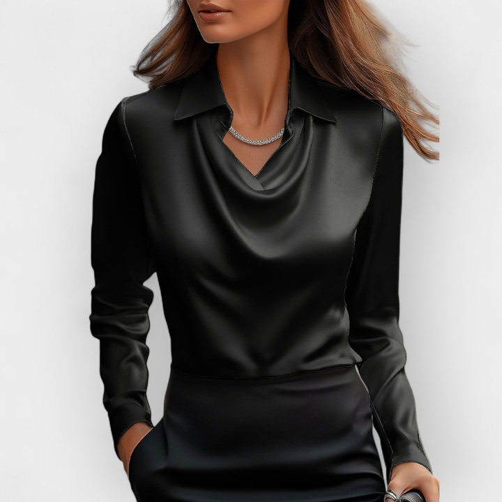 Elegant satinblus med vattenfallskrage