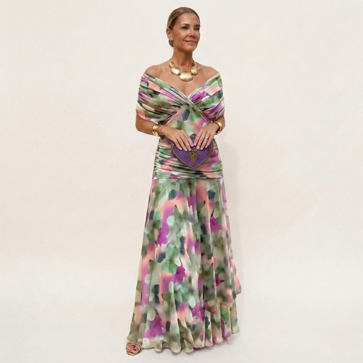 Lång, elegant, böljande damklänning – V-ringning, förfinad design