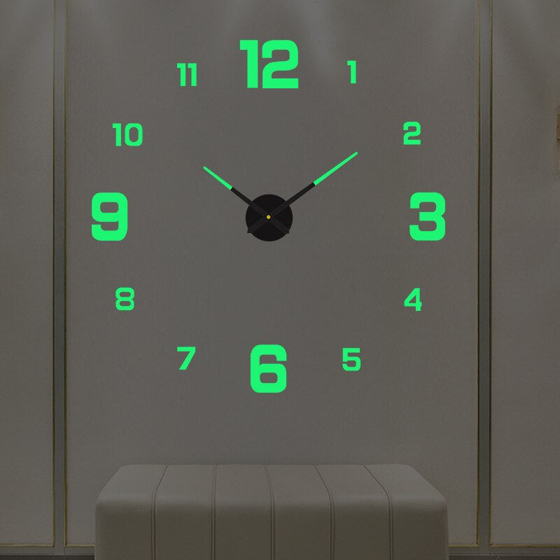 Stor väggklocka i modern stil