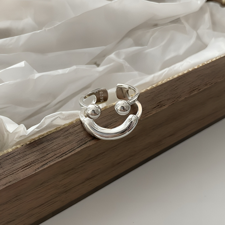 Justerbar smileyring - Minimalistisk, stapelbar statement-ring