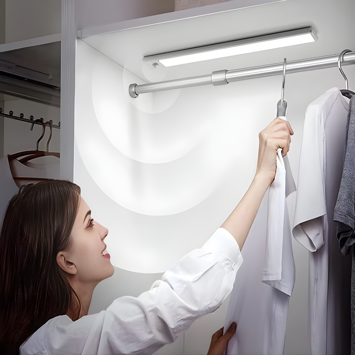 Genopladelige LED-lys i garderoben med sensor