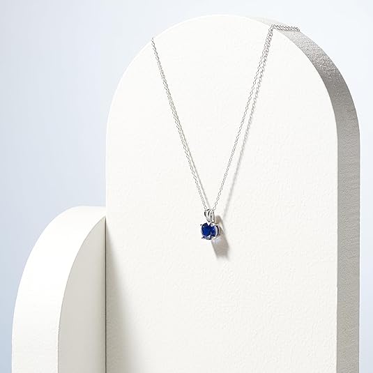 Elegant halsband i vitguld med rundslipad safir