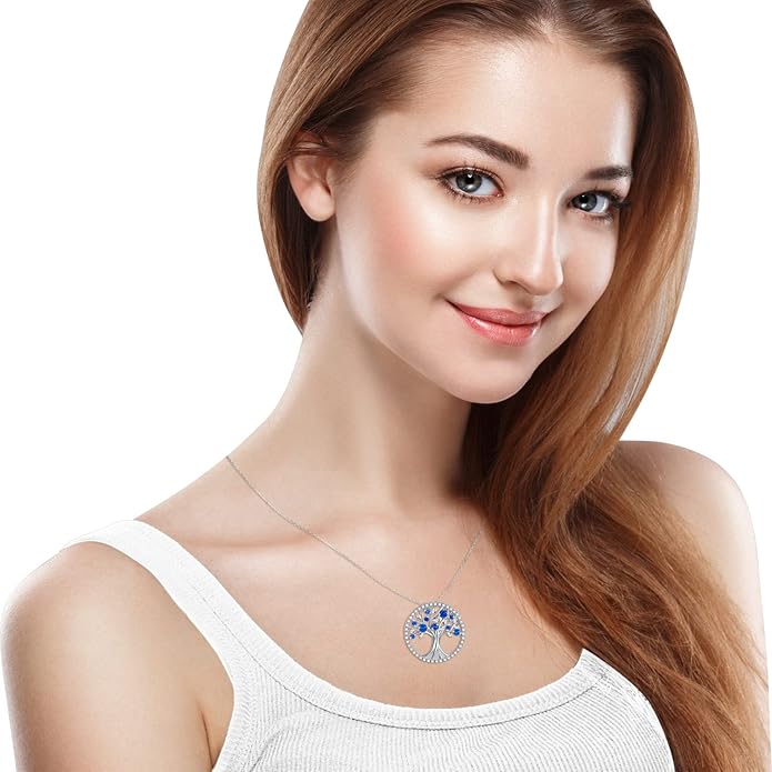 Elegant hänge i vitguld med safir och livets träd