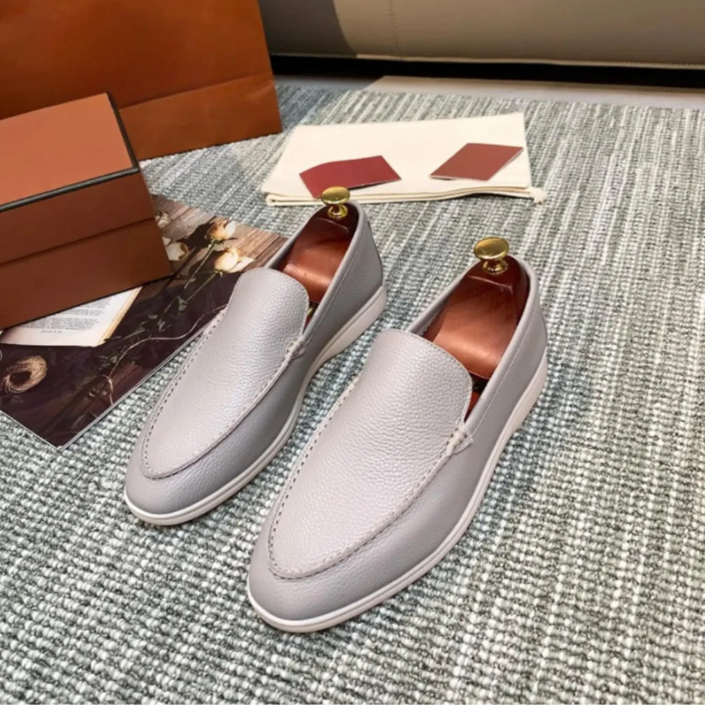 Loaferit naisille ja miehille – Tyylikäs monikäyttötyyli