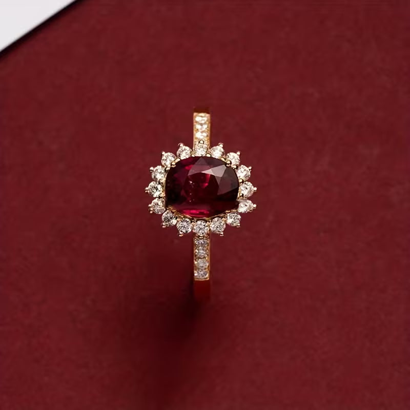 Elegant guldring med röd zirkonia