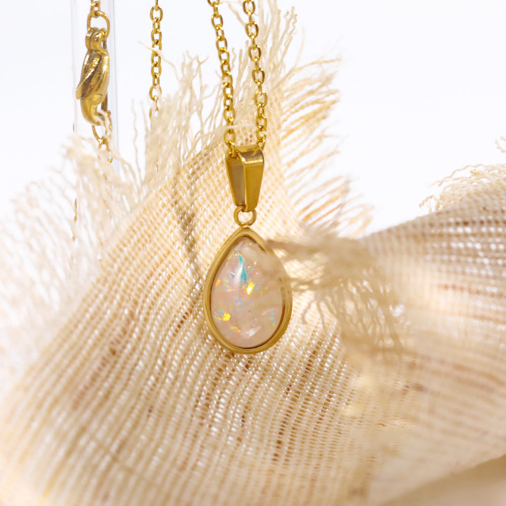 Halsband med droppformat hänge i 18K naturlig opal - Eloise