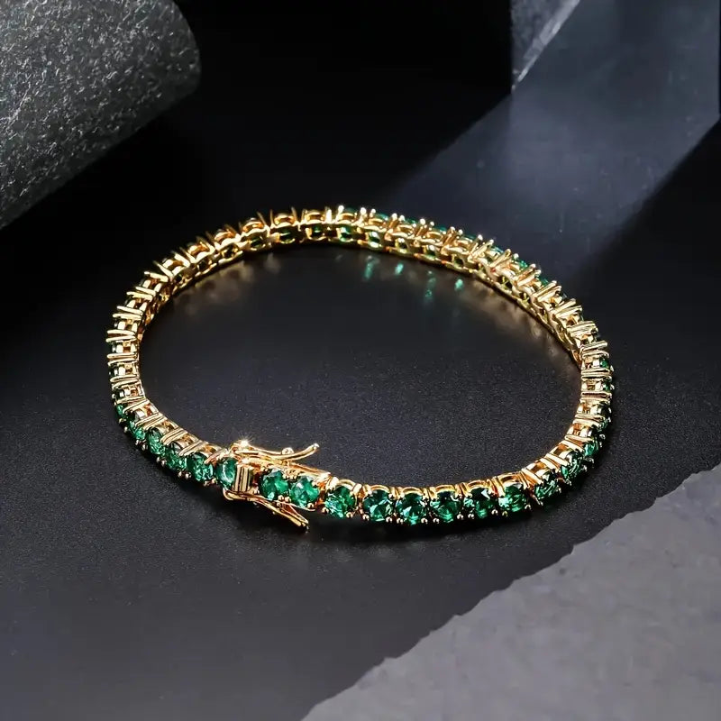 Elegant guldfärgat armband med förfinade detaljer