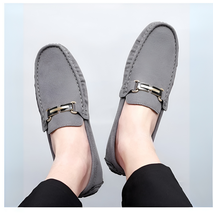 Herrmockasiner i ruskind med slip-on-funktion