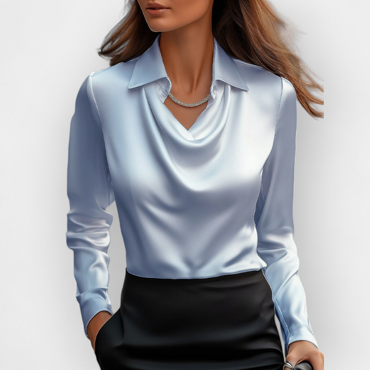 Elegant satinblus med vattenfallskrage
