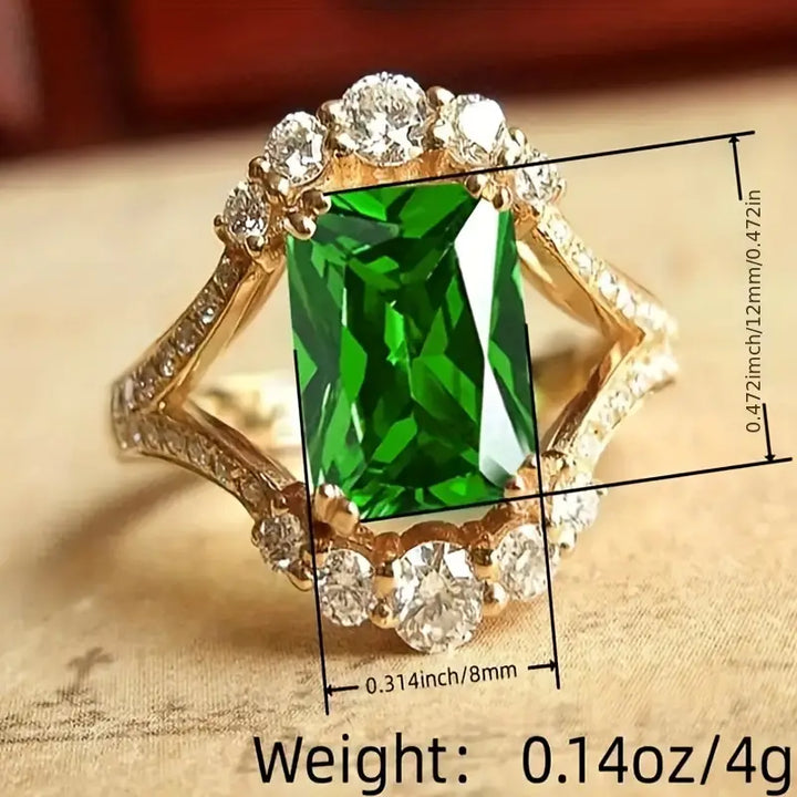 Elegant guldring med förfinade detaljer
