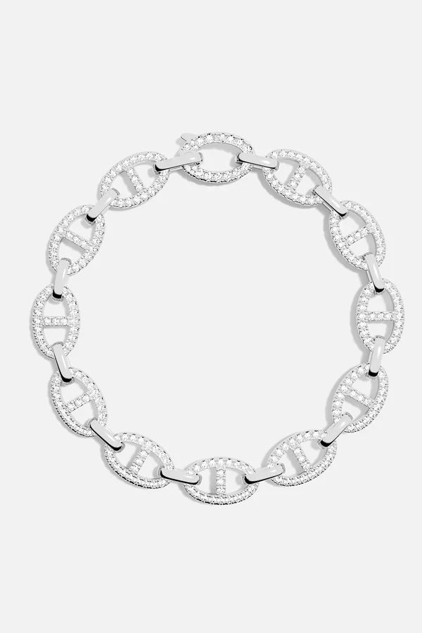 Mjukt armband i vitguld med delikata detaljer
