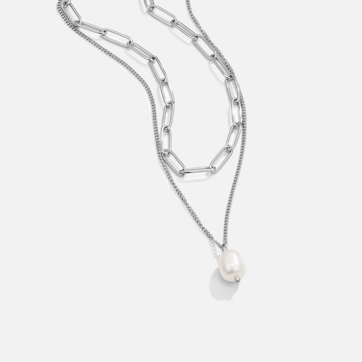 Elegant silverhalsband med pärlor