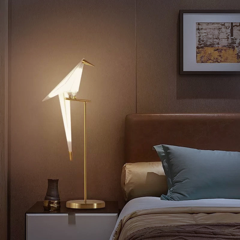 Origami Birdy bordslampa – varmt stämningsljus och modern vingdesign