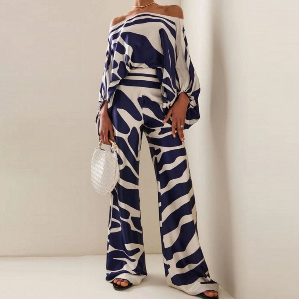 Off-shoulder-model, 2-delt sæt i satin til kvinder