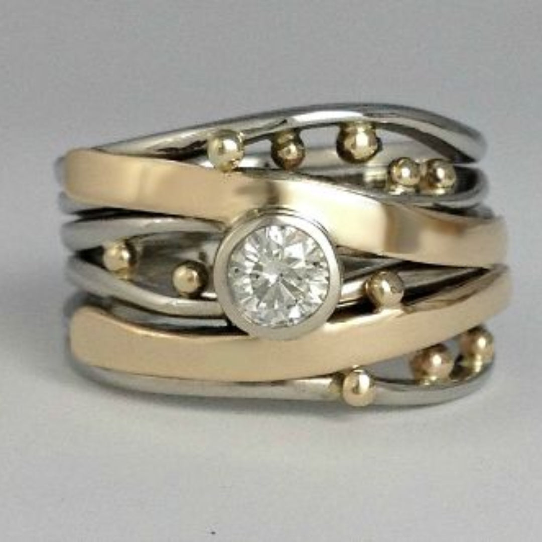 Elegant guldring med zirkonia och förfinad insida