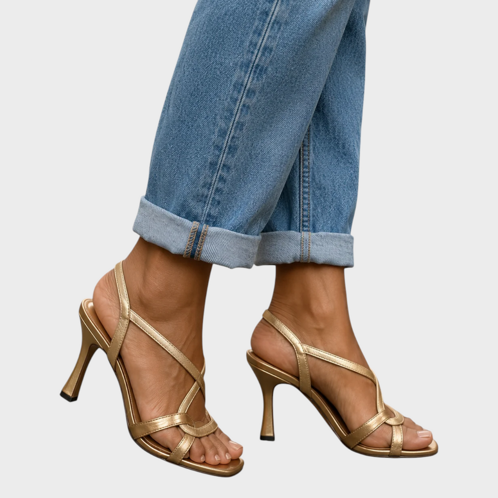Eleganta gyllene sandaletter med remmar och klack