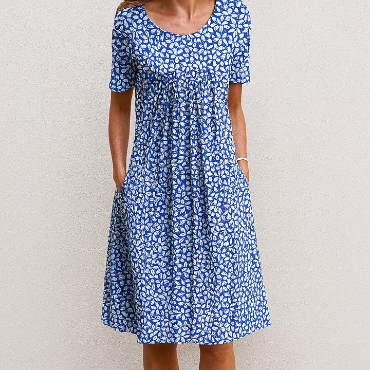 Sommarklänning i vintage-stil med blommor och volanger