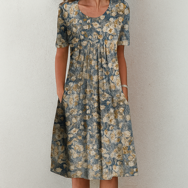 Sommarklänning i vintage-stil med blommor och volanger