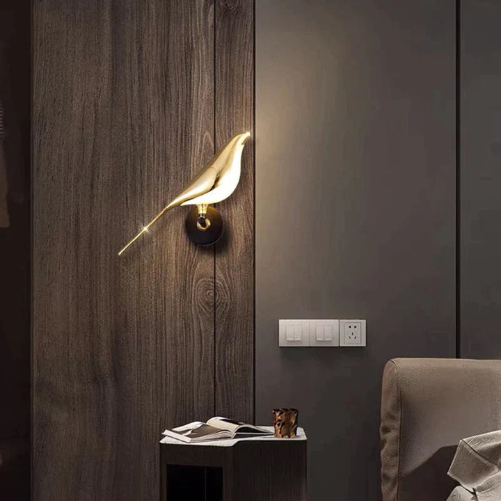 GoldenGlow väggarmatur med vingar | Elegant väggfågel-lampa med justerbar belysning